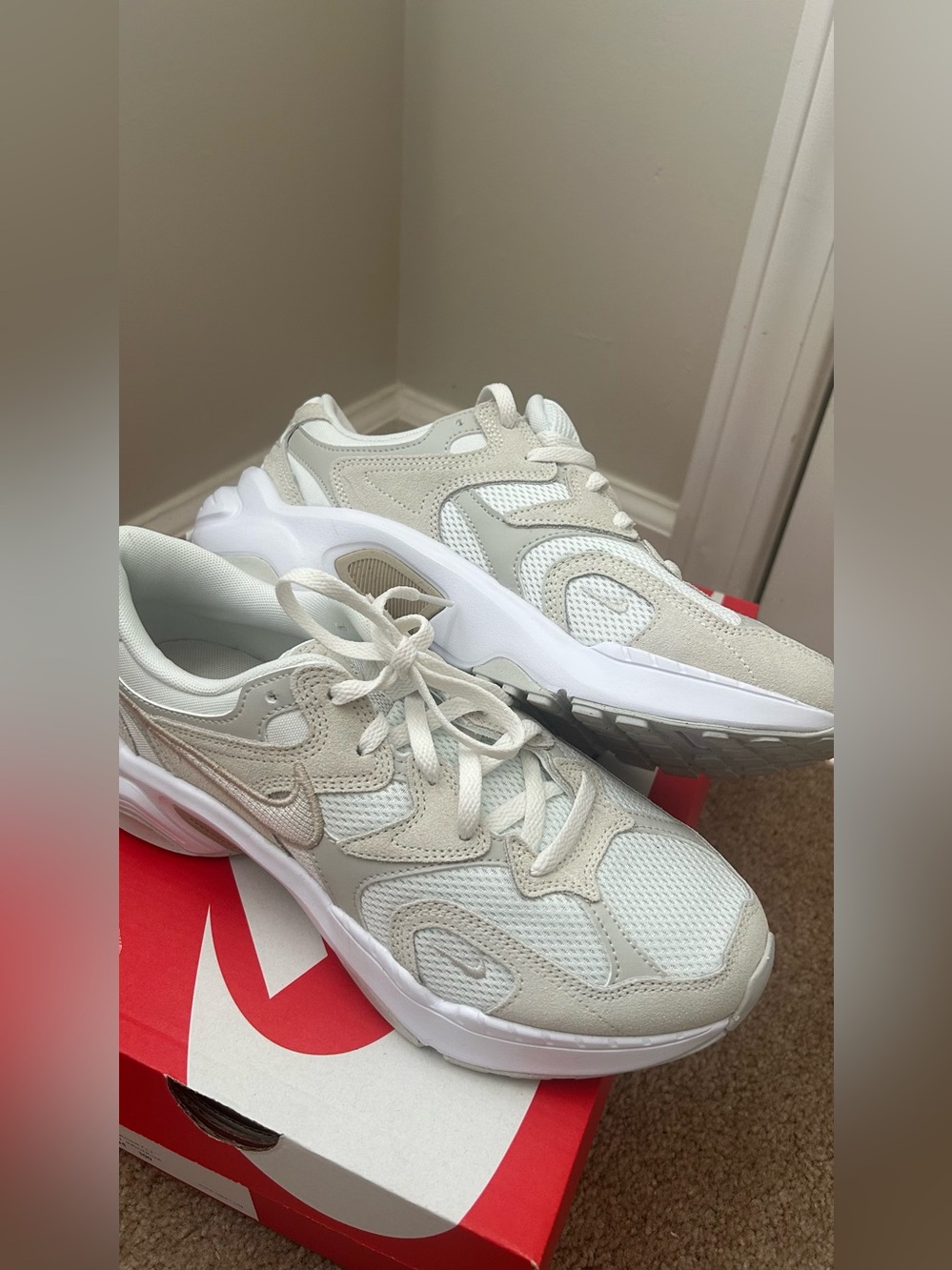 Nike AL8 Women’s 8.5 NWT